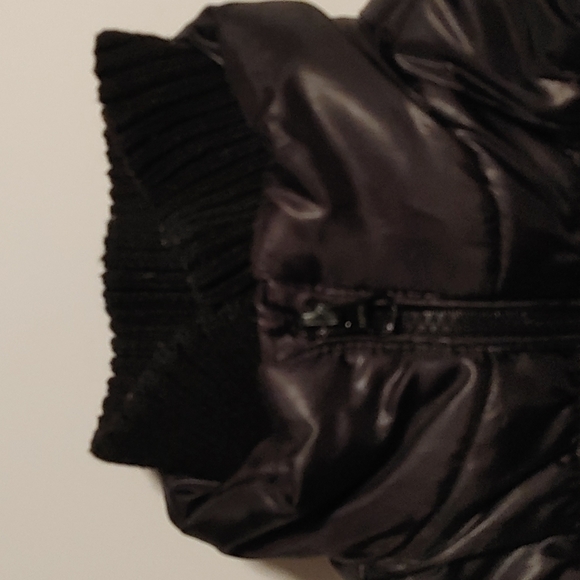 3/$25 OSHKOSH Girl black autumn winter vest, size child 6 - Picture 5 of 11